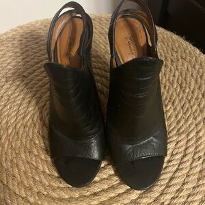 Elizabeth and James Leather Sawyer Wedge Sandal